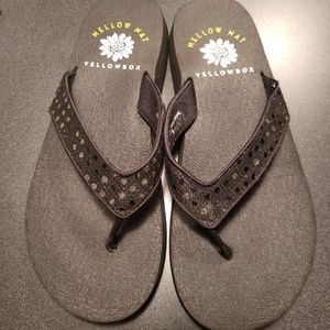 Yellow Box Tatiana Black Flip Flops